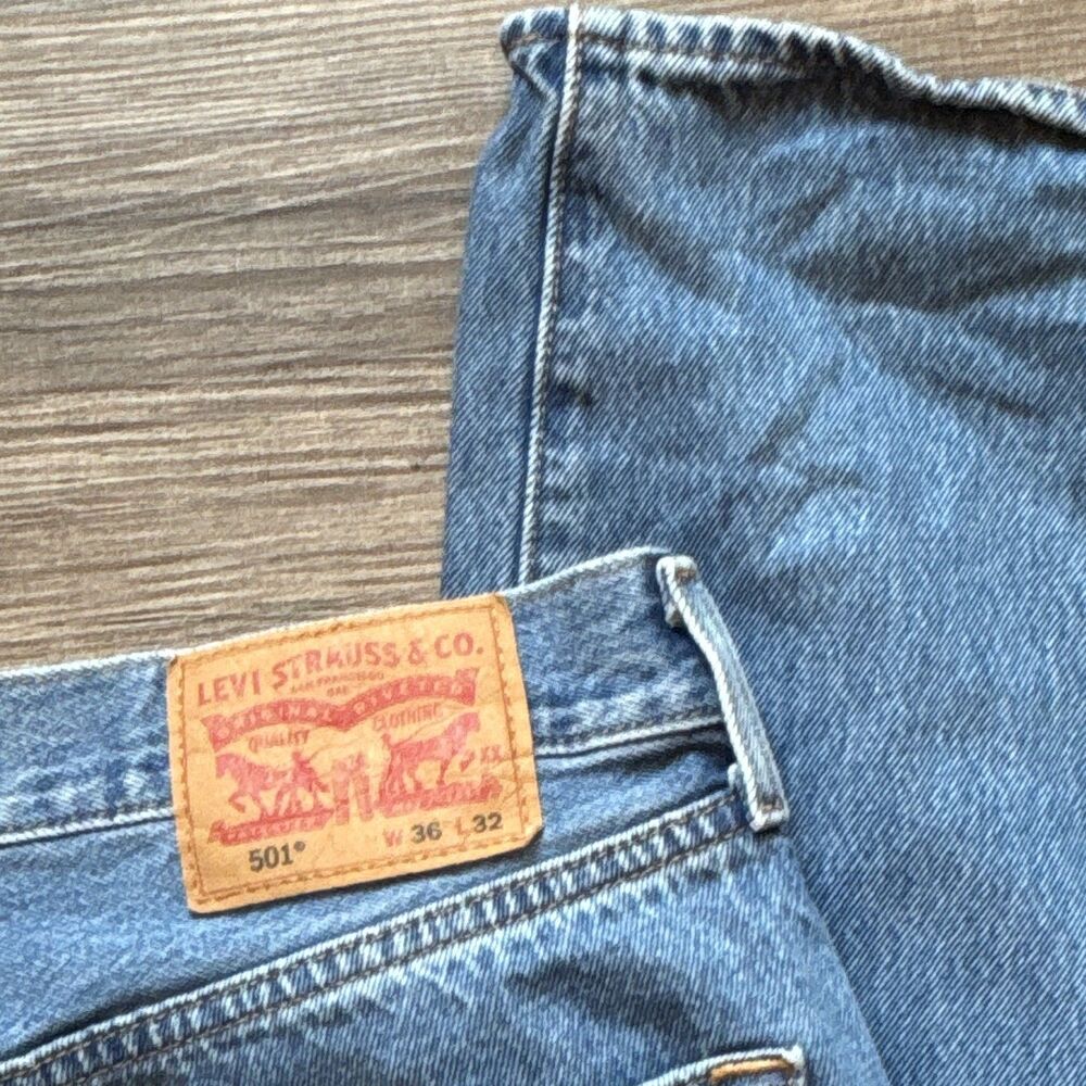 Levi's Mens Blue Denim Jeans Straight Leg Regular Fit Medium Wash 5-Pocket
